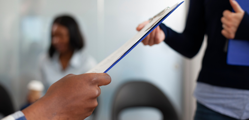 Como diminuir a dependência de indicações nas contratações