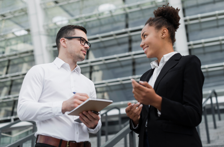 Como usar perguntas de triagem para filtrar candidatos automaticamente